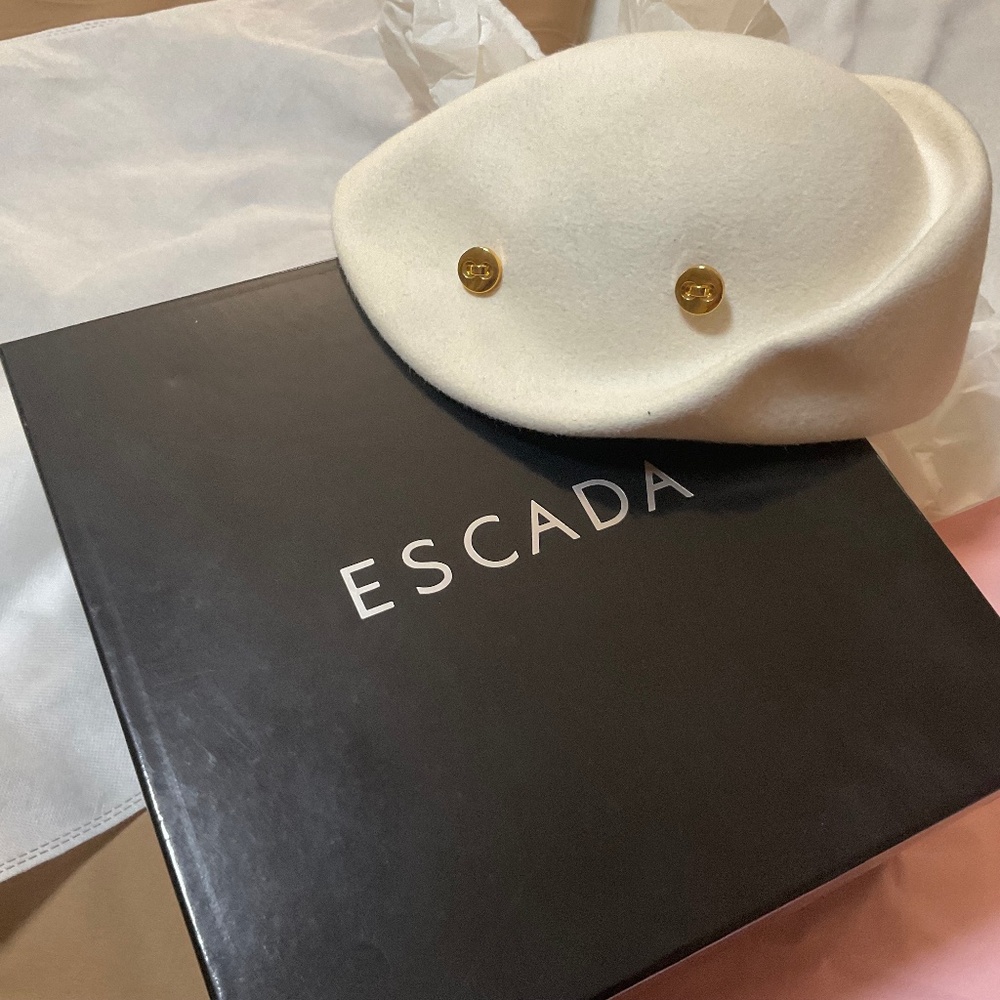 Vintage Escada ladies off white pillbox / beret 100 % Rabbit hat.